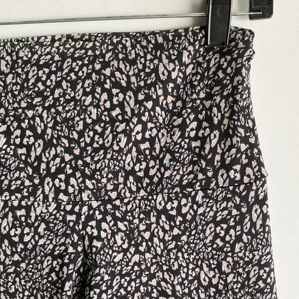 Onzie Black and Gray Patterned Leggings - Picture 2 of 5